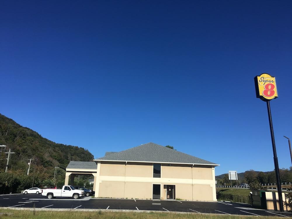 Super 8 By Wyndham Erwin, I-26 Exit 37 2*