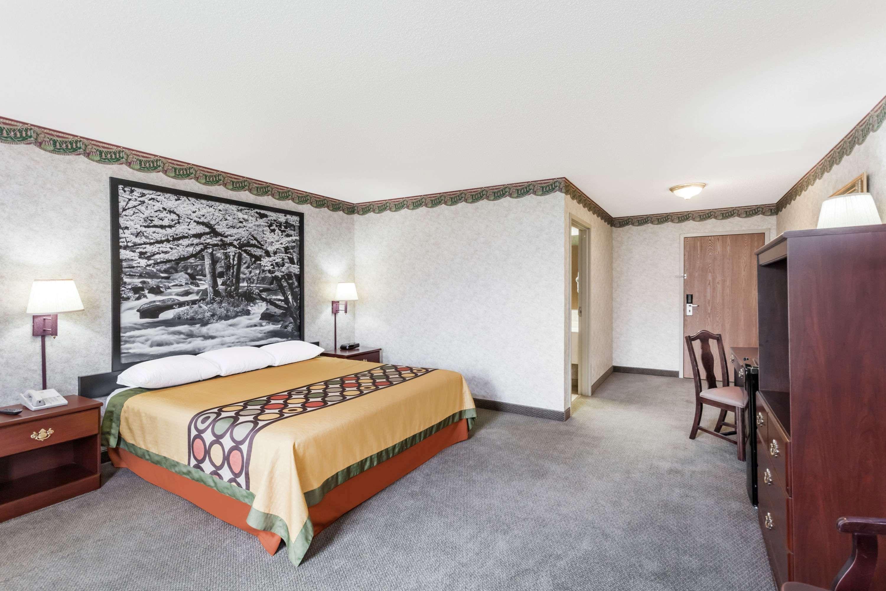 Super 8 By Wyndham Erwin, I-26 Exit 37 2*