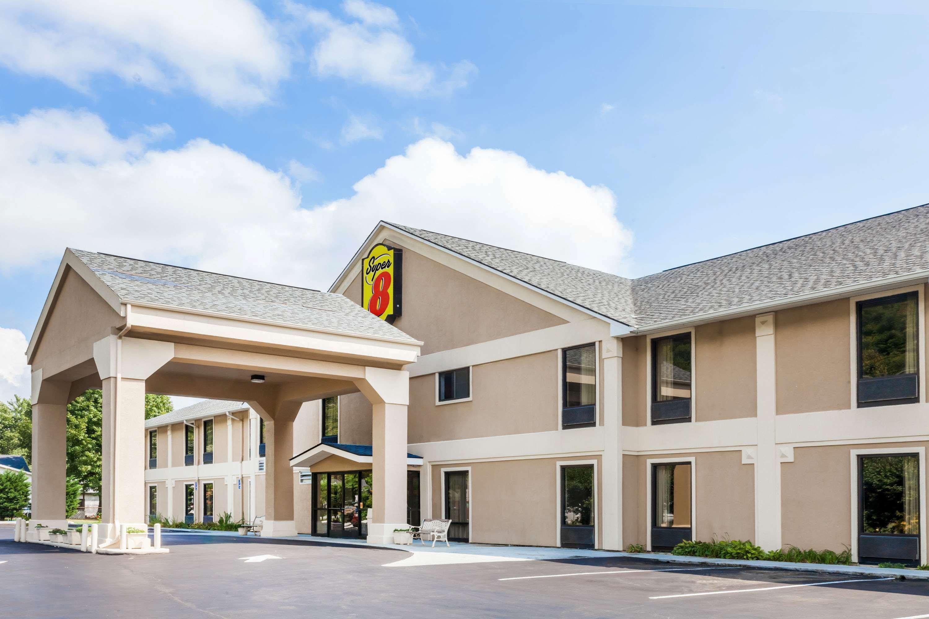Super 8 By Wyndham Erwin, I-26 Exit 37 Motel