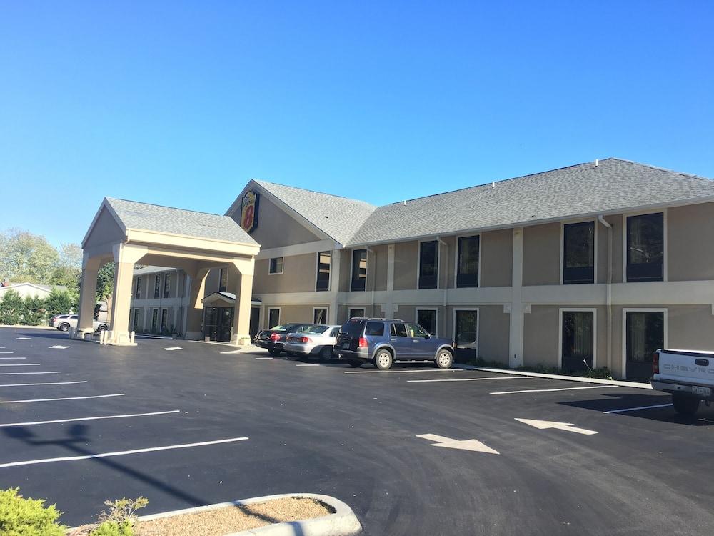 Super 8 By Wyndham Erwin, I-26 Exit 37