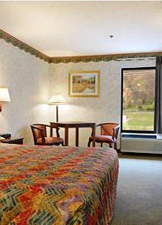 Super 8 By Wyndham Erwin, I-26 Exit 37 Motel 2*